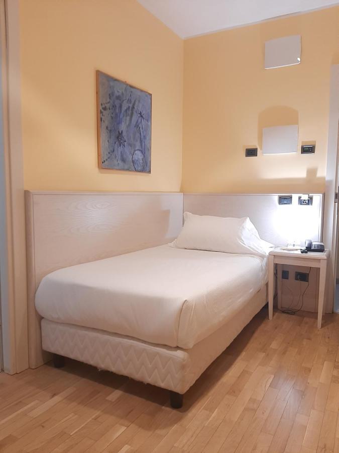 Hotel Chiaraluna Civitanova Marche Exterior foto